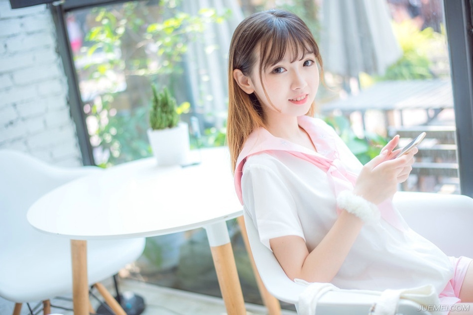 “不错，此人乃江东新任都督，以前一直是周瑜的副手，颇得周瑜信任，在军中威望也足够。”马良解释道。